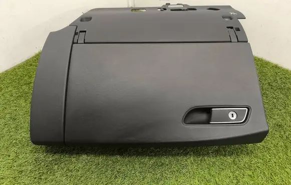 Glove box