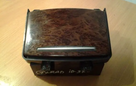 Cup holder front