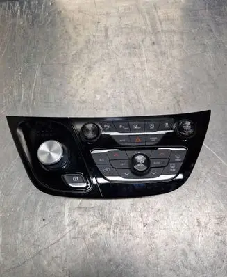 Chrysler Pacifica Climate control unit P6EV491X8AB T320710254