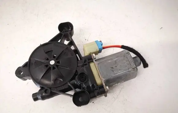 Skoda Octavia Mk3 (5E) Front door window regulator motor 5Q0959801B