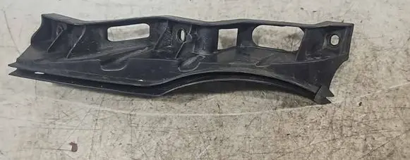 Volkswagen PASSAT B6 Front bumper mounting bracket 3C0807890