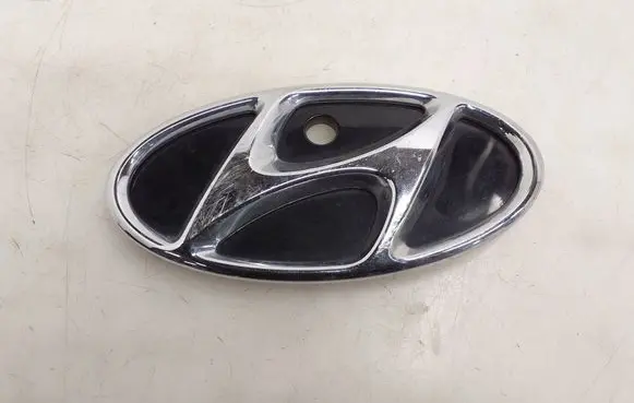 Hyundai Kona I Manufacturer badge logo/emblem 86352K4000