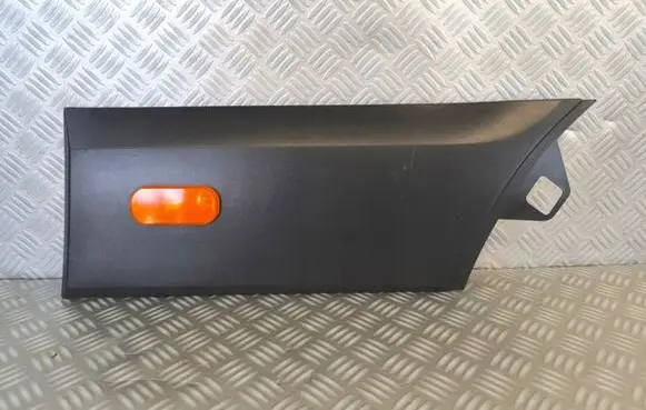 Rear fender molding trim
