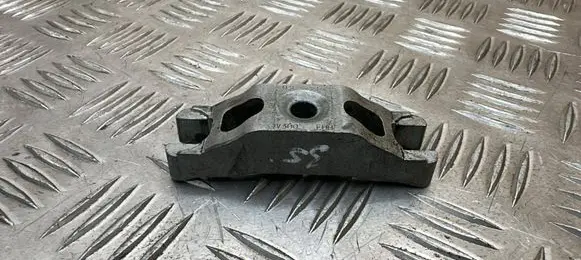 Skoda Octavia Mk3 (5E) Fuel Injector clamp holder 03L216