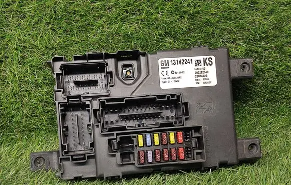 Opel Corsa D Power management control unit 13142241KS