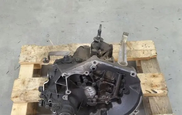 Peugeot 206 Manual 5 speed gearbox 20CP86