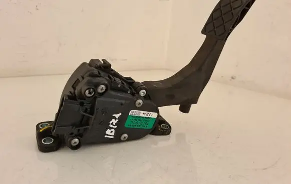 Seat Ibiza III (6L) Accelerator throttle pedal 6Q1721503C