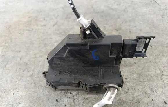 Peugeot 308 Front door lock 567149
