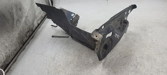 Audi 80 90 B3 Radiator mount bracket