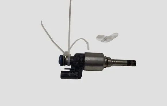 Ford Focus Fuel injector DM5G9F593AC 02615000556
