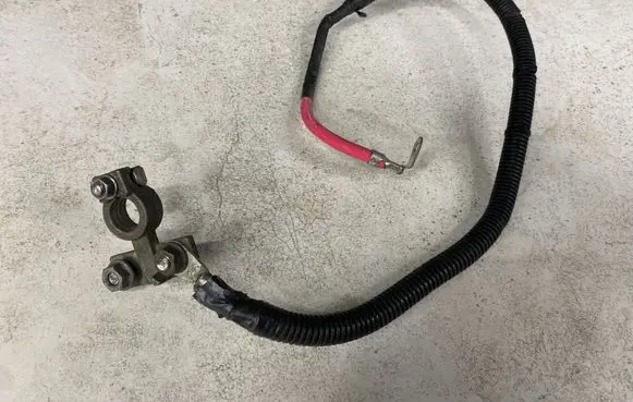 Ford Mondeo MK IV Positive cable (battery)