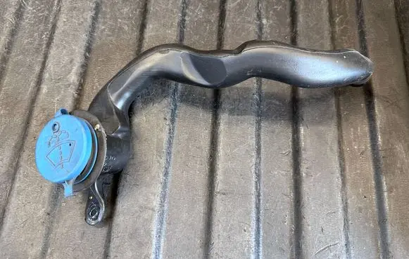 Volvo V60 Window washer liquid tank fill tube 30747572 31468137