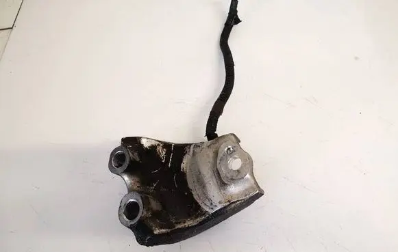Honda Civic Engine mounting bracket