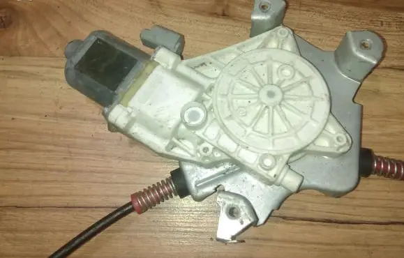 Nissan Micra Front door window regulator motor 0130822202