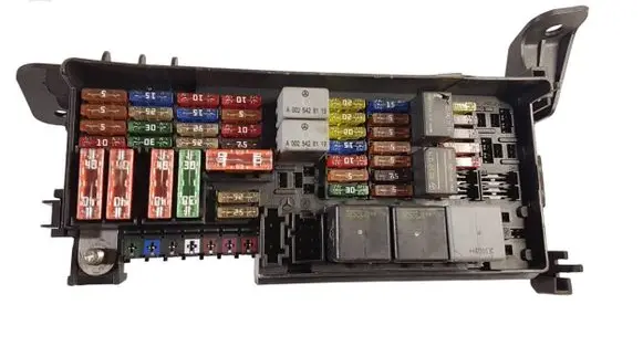 Mercedes-Benz ML W164 Fuse module A1645403072