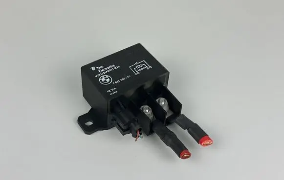 BMW 3 E90 E91 Coolant fan relay 7661503 V23132A2001X26