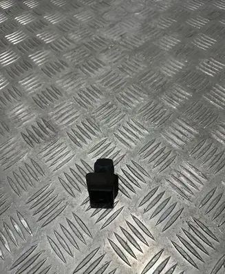 Radiator mount bracket