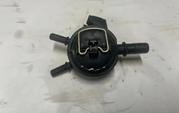 Porsche Cayenne (92A) Coolant heater control valve 7P5121079