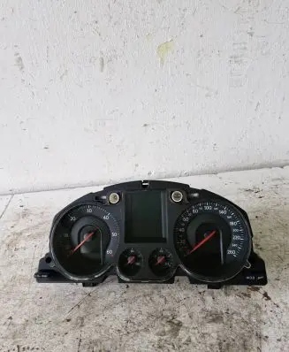 Volkswagen PASSAT B6 Speedometer (instrument cluster) A2C53194181