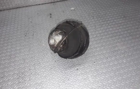 Volvo S80 Engine mount bracket 13540