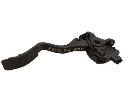 Accelerator throttle pedal