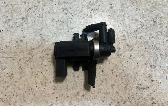 Skoda Octavia Mk2 (1Z) Turbo solenoid valve 1J0906627