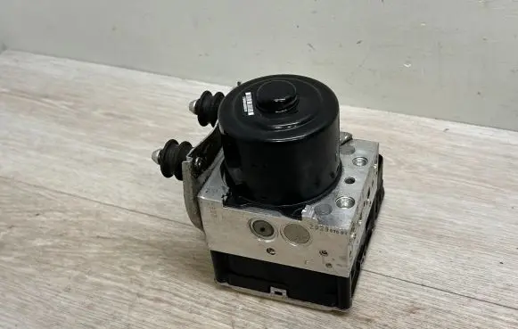 Volkswagen Touareg II ABS Pump 7P0907379 7P0614517K