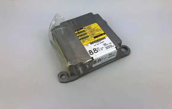 Toyota Avensis T250 Airbag control unit/module 8917005161