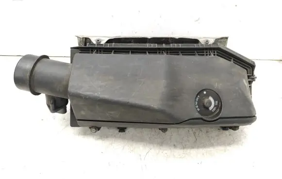 Mercedes-Benz C W203 Air filter box A0000945568 A6110901601 A6110902301