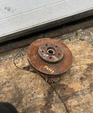 Mercedes-Benz Vito Viano W638 Front wheel hub F4171