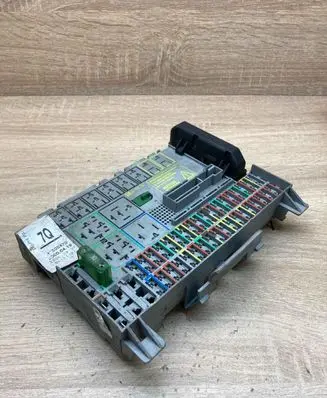 Opel Vectra B Fuse module 09152787 90505470