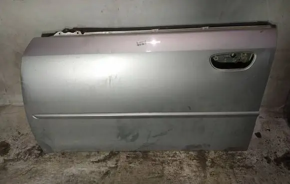 Subaru Legacy Front door pilkos