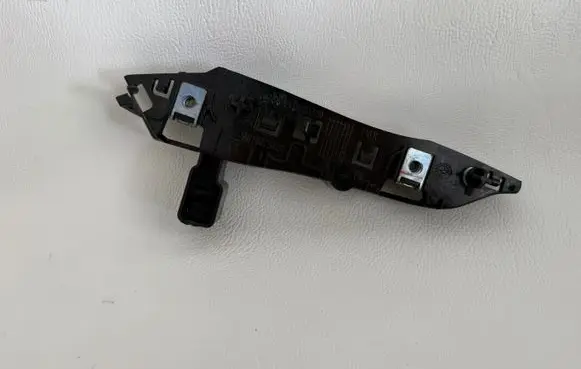 Peugeot 3008 II Front bumper mounting bracket 9810975480