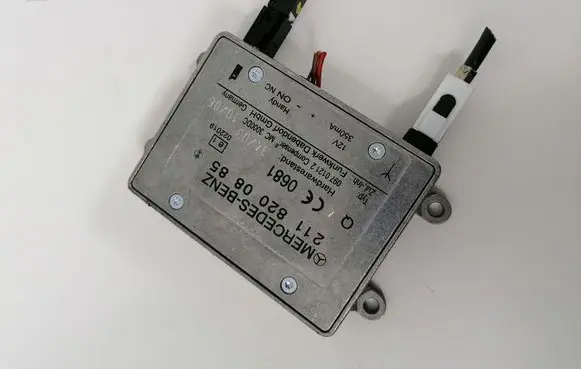 Mercedes-Benz CLS C219 Aerial antenna amplifier 2118200885