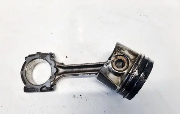 Nissan Almera Tino Piston with connecting rod