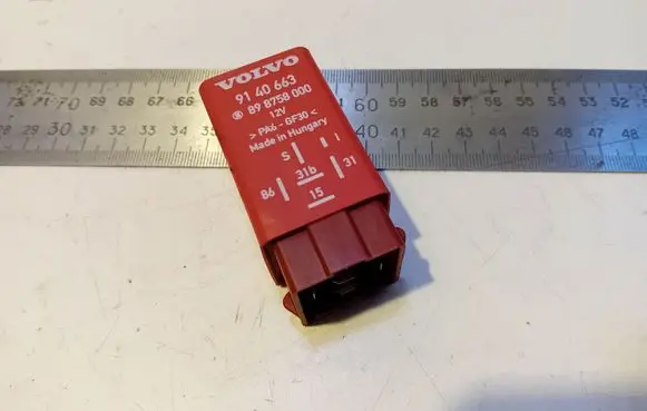 Volvo S70 V70 V70 XC Window wiper relay 9140663 898758000