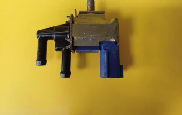 Nissan Note (E11) Vacuum valve FDCC100