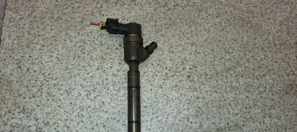Hyundai i40 Fuel injector 0445110411
