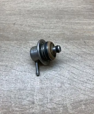 Audi A4 S4 B6 8E 8H Fuel pressure sensor 078133534