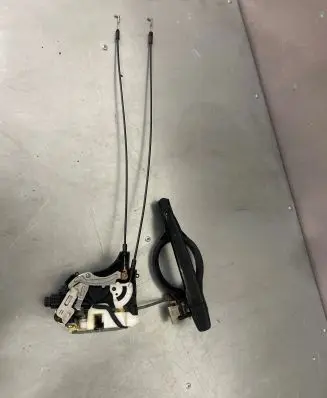 Citroen C-Crosser Front door lock