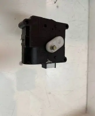 Toyota Corolla Verso E121 Air flap motor/actuator 1138002051