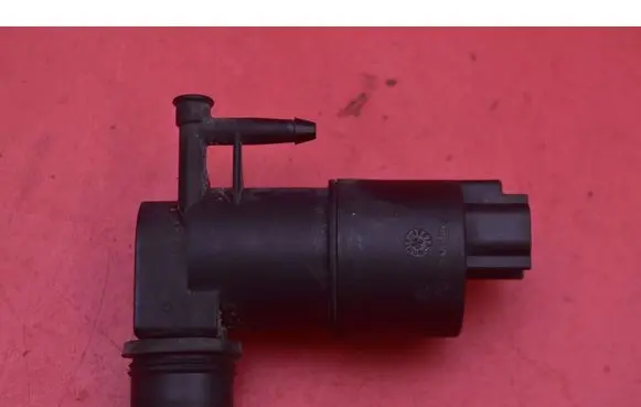 Toyota Corolla Verso E110 Windscreen/windshield washer pump 85330-0F020