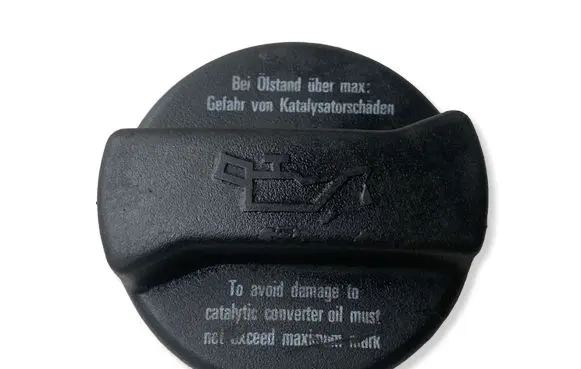Audi A6 S6 C5 4B Oil filler cap 026103485