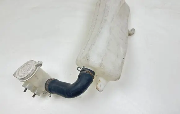 Mitsubishi Pajero Windshield washer fluid reservoir/tank 860141200