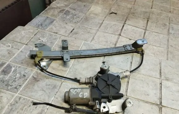 Nissan Almera Tino Rear door window regulator with motor 400600