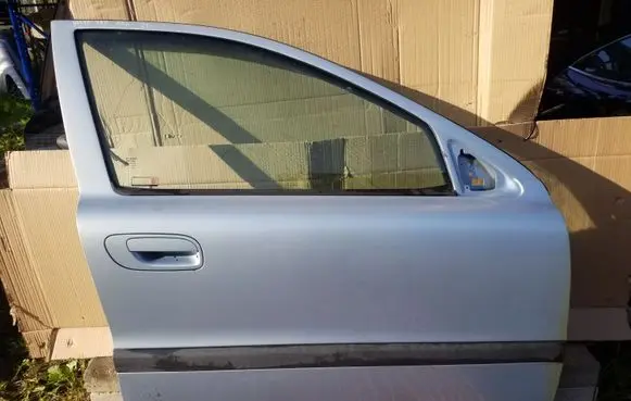 Volvo V70 Front door OEM