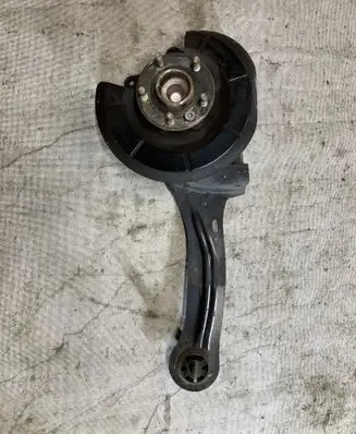 Rear wheel hub spindle/knuckle