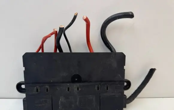 Land Rover Discovery 5 Positive wiring loom HPLA14A073KA