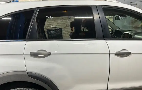 Chevrolet Captiva Rear door