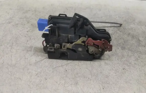 Audi A3 S3 8P Front door lock